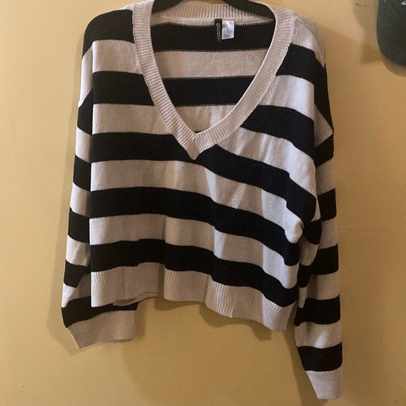 WOMANS H&M CROPPED STRIPED SWEATER - Picture 1 of 3